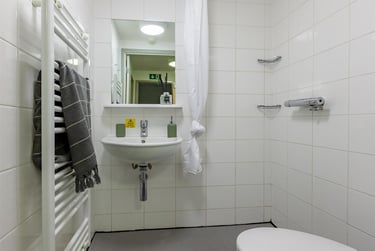 1 bed house, De Walden Way, City Centre, Bradford, BD71BD - Image 1